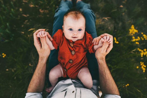 Πώς να παίξετε με ένα νεογέννητο μωρό και τι να αποφεύγετε | imommy.gr