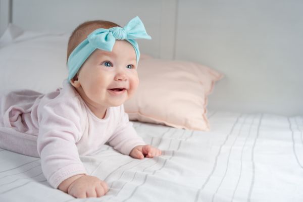 Γιατί είναι σημαντικό για το μωρό το παιχνίδι μπρούμυτα; Πότε είναι επικίνδυνο | imommy.gr