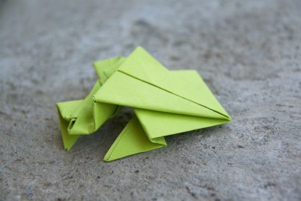 Ώρα για οριγκάμι: Φτιάχνουμε βατραχάκι που πηδά | imommy.gr