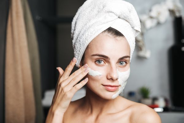 DIY μάσκες προσώπου για λαμπερό δέρμα όλο το καλοκαίρι | imommy.gr