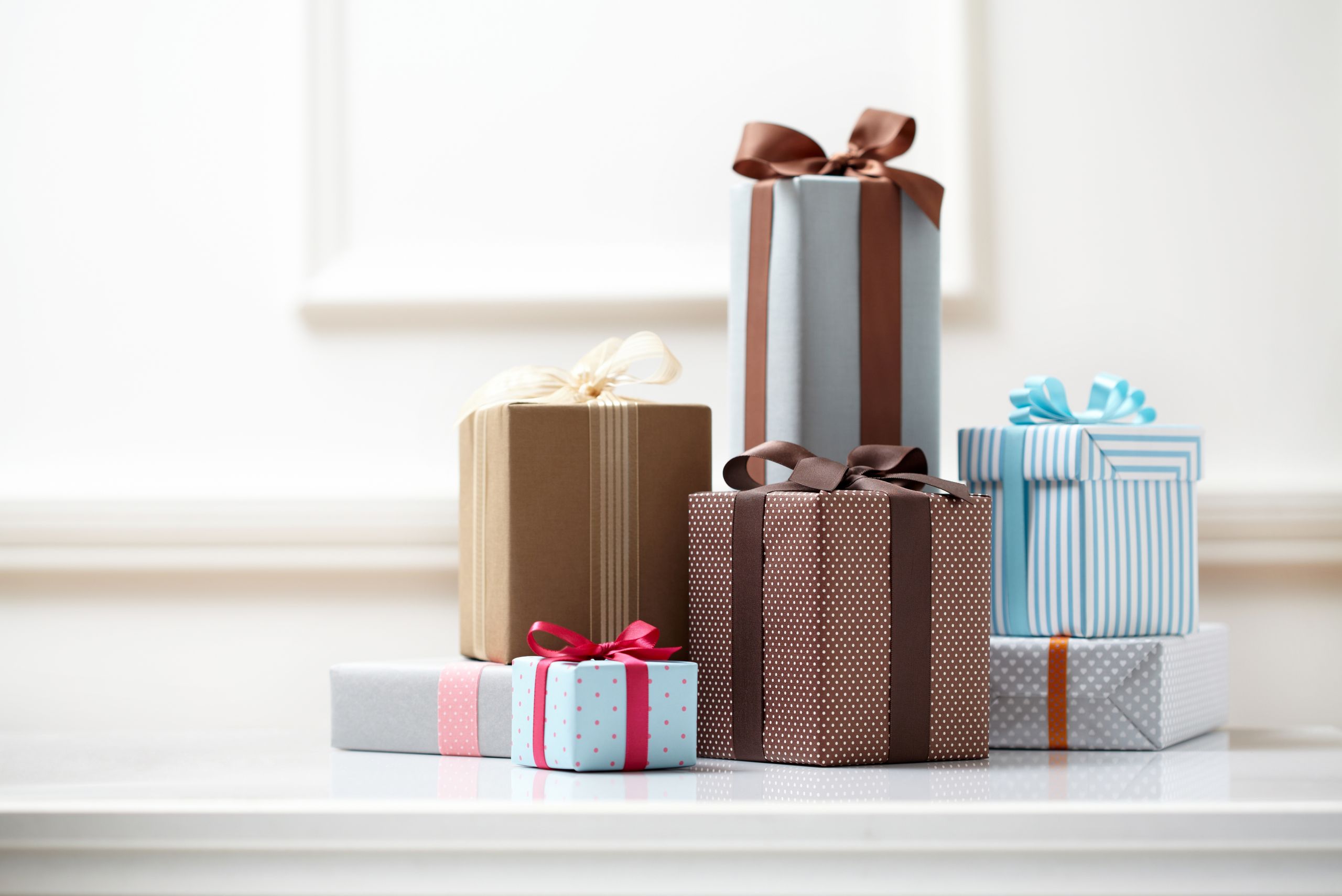 Present posting. Коробки для подарков. Стильный подарок. Красивая подарочная коробка. Стильные подарочные коробки.