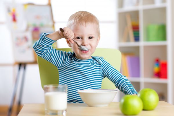 Όλα όσα δεν πρέπει να λείπουν από την διατροφή των παιδιών | imommy.gr