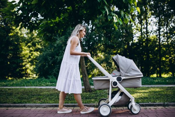 Βόλτα με το καρότσι: Πώς θα προστατεύσετε το παιδί από τον ήλιο | imommy.gr