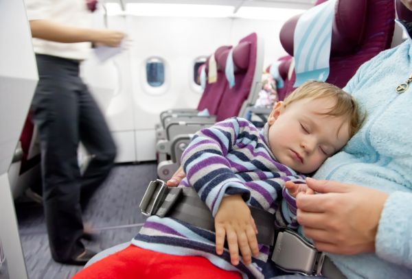 Πρώτη φορά στο αεροπλάνο με το μωρό | imommy.gr