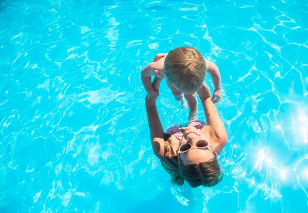 Πότε μπορεί να μπει το μωρό στην πισίνα; | imommy.gr