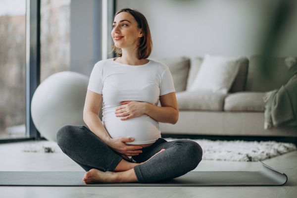Πώς θα κάνετε yoga με ασφάλεια όσο είστε έγκυος | imommy.gr