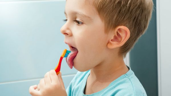 Λευκή ή κόκκινη γλώσσα: Τι δείχνει για την υγεία του παιδιού | imommy.gr