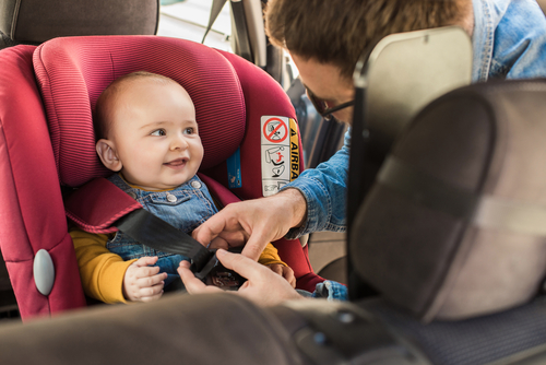 Παιδικό κάθισμα αυτοκινήτου: Tι πρέπει να προσέξεις για ασφαλείς διαδρομές | imommy.gr