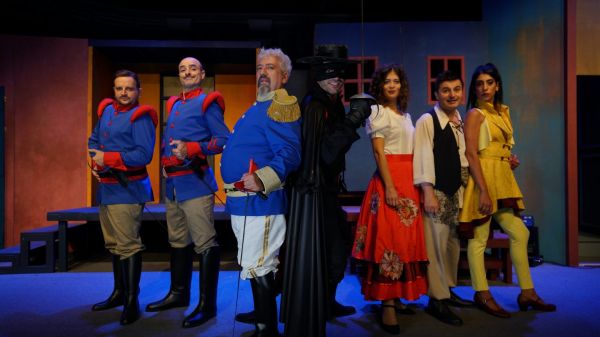 Ζορό, ο μασκοφόρος ήρωας περιμένει τους μικρούς θεατές στο θέατρο Ζίνα | imommy.gr