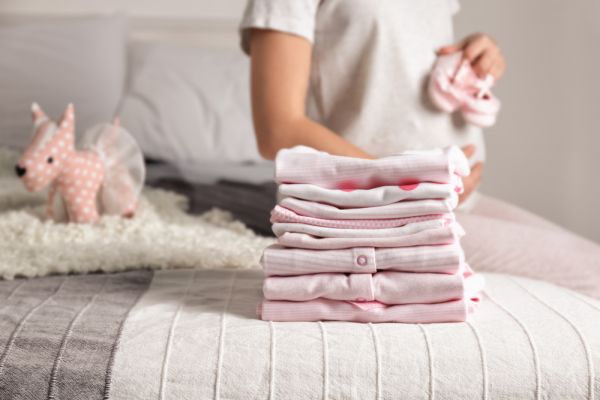 Ρούχα για το νεογέννητο: Τι πρέπει να γνωρίζετε πριν να τα αγοράσετε | imommy.gr