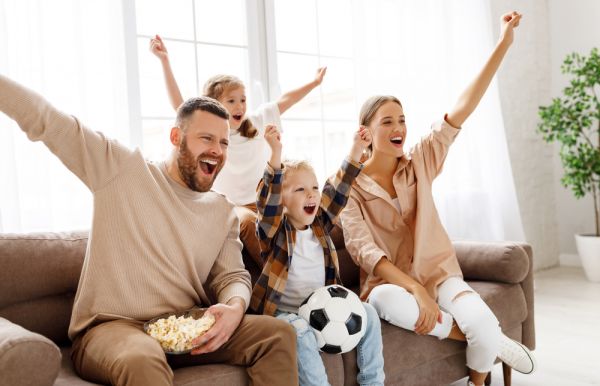 Πώς ωφελεί τα παιδιά η αλληλεπίδραση με τους ενήλικες | imommy.gr