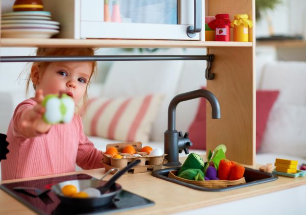 4 λόγοι για να πάρετε στους μικρούς σας σεφ παιδική κουζίνα | imommy.gr