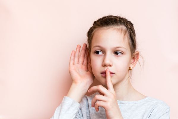 Παιδιά: Συζητήσεις που δεν πρέπει να κάνουμε μπροστά τους | imommy.gr