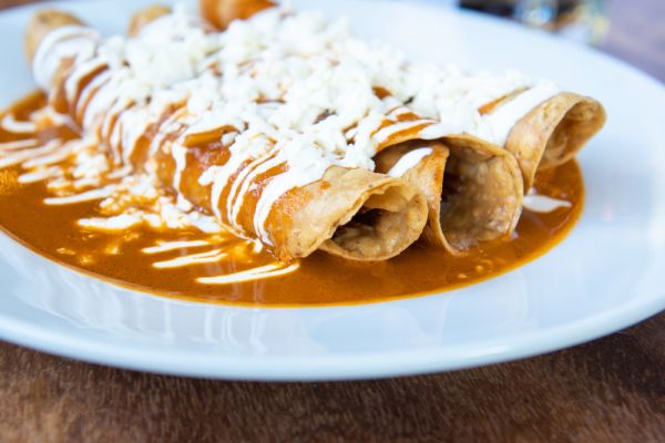 Φτιάχνουμε φλογέρες με τυρί και ζαμπόν | imommy.gr