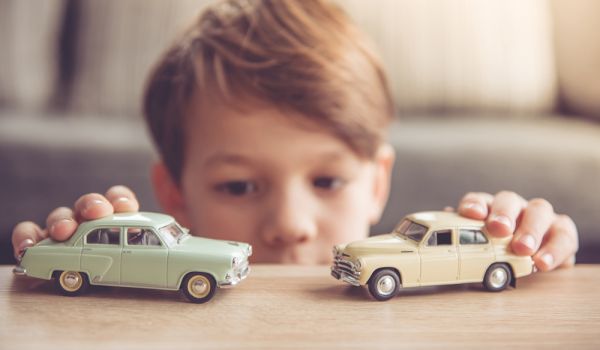 Τρενάκια και αυτοκινητάκια: Γιατί τα λατρεύουν τα παιδιά; | imommy.gr