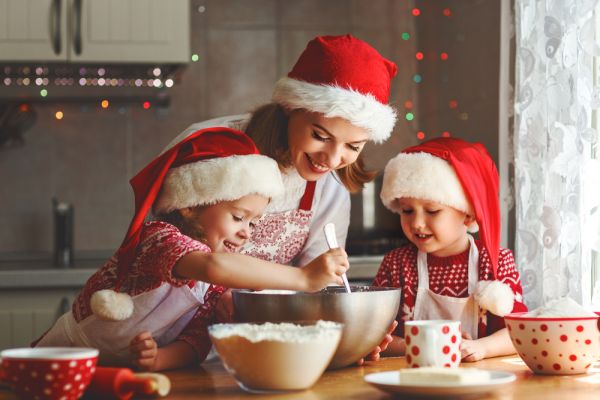 Πώς ωφελούν οι γιορτινές παραδόσεις τα παιδιά; Πώς θα δημιουργήσετε τις δικές σας | imommy.gr