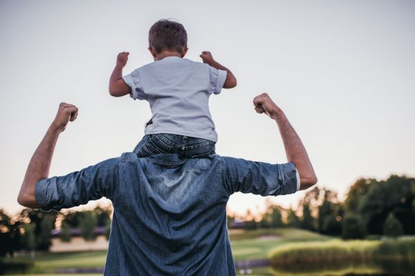 5 πράγματα που χρειάζεται ένας γιος από τον πατέρα του | imommy.gr