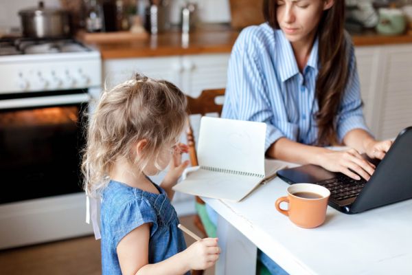 Εργαζόμενη μαμά: 5 tips που ενισχύουν την παραγωγικότητα | imommy.gr