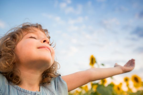 Παιδιά: Πώς ο ήλιος βοηθά την ψυχική τους υγεία | imommy.gr