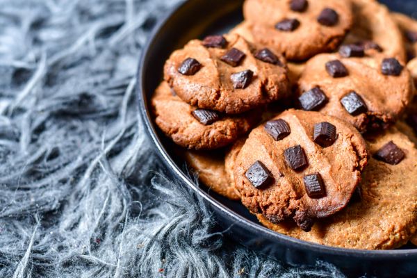 Μπισκότα φυστικοβούτυρο με κομματάκια σοκολάτας | imommy.gr