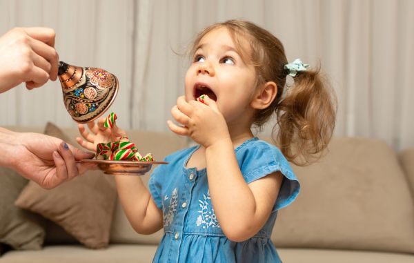 Παιδί: Ποια τρόφιμα και ροφήματα καταστρέφουν τα δόντια του; | imommy.gr