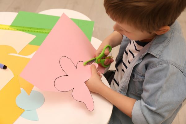Fun video: Δραστηριότητα «καμουφλάζ» της πεταλούδας για το παιδί | imommy.gr