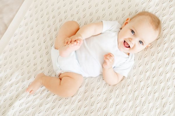 Μωρά: Τι αλλάζει μετά τους 2 πρώτους μήνες;