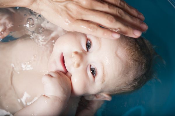 Μωρό: Δείτε το αξιολάτρευτο video στο μπάνιο | imommy.gr