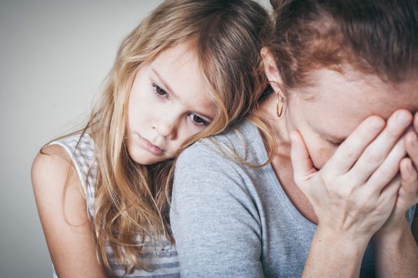 Αρνητικά συναισθήματα: Πρέπει να τα κρύβουμε από τα παιδιά; | imommy.gr
