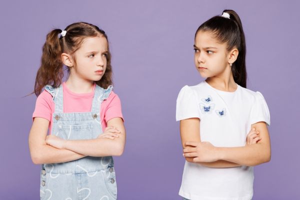 «Εσύ φταις»: Γιατί τα παιδιά κατηγορούν μονίμως το ένα το άλλο; | imommy.gr