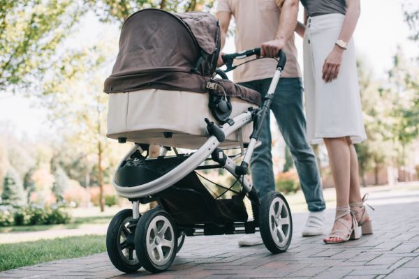 Βόλτα με το μωρό: Ό,τι χρειάζεστε για άνετες διαδρομές στην εξοχή και στην πόλη | imommy.gr