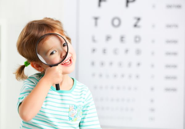 Μυωπία και παιδιά: Μπορούν οφθαλμικές σταγόνες να «φρενάρουν» την πάθηση; | imommy.gr
