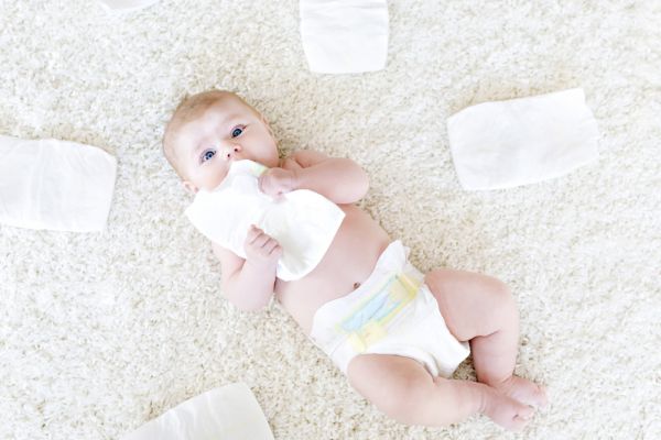 Πάνες βρακάκι ή πάνες με αυτοκόλλητο; Πώς θα επιλέξετε τις καλύτερες για το μωρό σας | imommy.gr