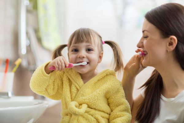 Κάθε πότε πρέπει να βουρτσίζουν τα παιδιά τα δόντια τους; | imommy.gr