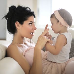 «Baby talk»: Να μιλάμε στα μωρά… μωρουδίστικα;