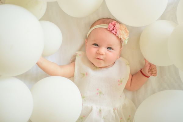 Το φιλί του αγγέλου και το δάγκωμα του πελαργού: Όλα όσα πρέπει να ξέρετε για τις κόκκινες κηλίδες στα μωρά | imommy.gr