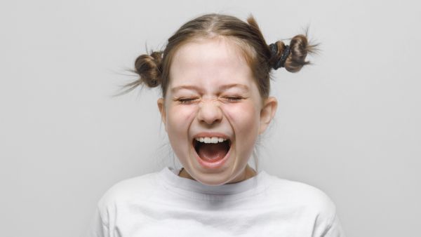 Κακή συμπεριφορά: Γιατί είναι σημαντικό να αποδεχτείτε τα αρνητικά συναισθήματα του παιδιού | imommy.gr