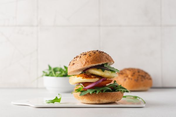 Σπιτικό burger με χαλούμι | imommy.gr