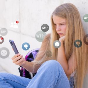 Social media: Ποιες οι επιπτώσεις της χρήσης τους για τους εφήβους;