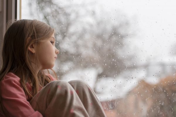 Κατάθλιψη σε εφήβους και μικρότερα παιδιά: Αυξήθηκαν τα συμπτώματα κατά τη διάρκεια της πανδημίας | imommy.gr