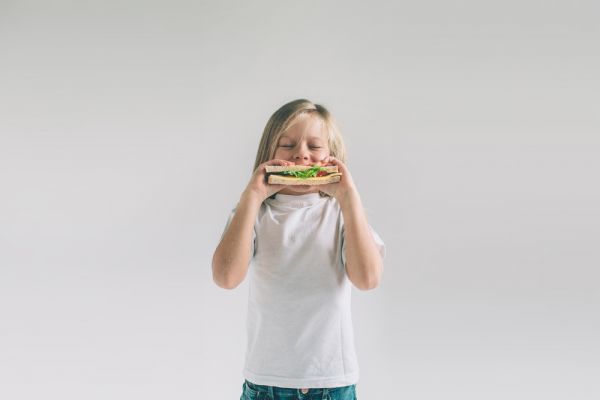 Παιδιά: Ποια συστατικά δεν πρέπει να λείπουν από τη διατροφή τους | imommy.gr