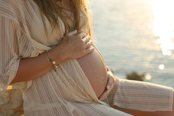 Εγκυμοσύνη: 3 λόγοι που ζεσταίνεστε, εκτός από τη θερμοκρασία | imommy.gr