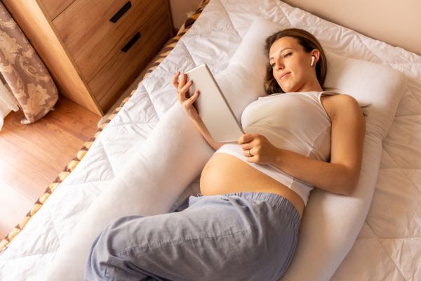 Εγκυμοσύνη: Τι ακούει το μωρό μέσα στην κοιλιά σας; | imommy.gr
