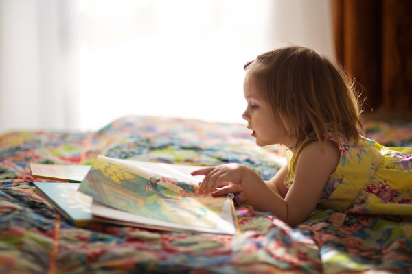 Παιδιά: Μπορεί η αγάπη για το διάβασμα να τα κάνει πιο έξυπνα ή πιο ευτυχισμένα; | imommy.gr