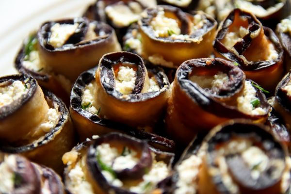 Ρολάκια μελιτζάνας με τυρί | imommy.gr