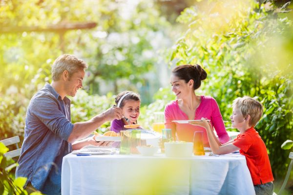 Κυριακάτικο τραπέζι: Τι κερδίζουμε τρώγοντας όλοι μαζί σαν οικογένεια; | imommy.gr
