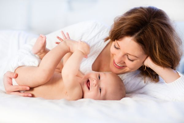 4+1 ασκήσεις ανάπτυξης για μωρά 4 έως 6 μηνών | imommy.gr