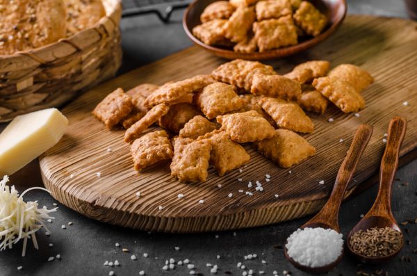 Σπιτικά κράκερ τυριού | imommy.gr