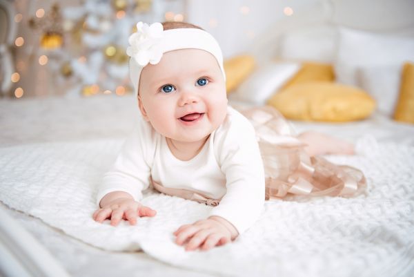 Μωρά: Γιατί πρέπει να προσέχουμε όταν τους βάζουμε κορδέλες; | imommy.gr