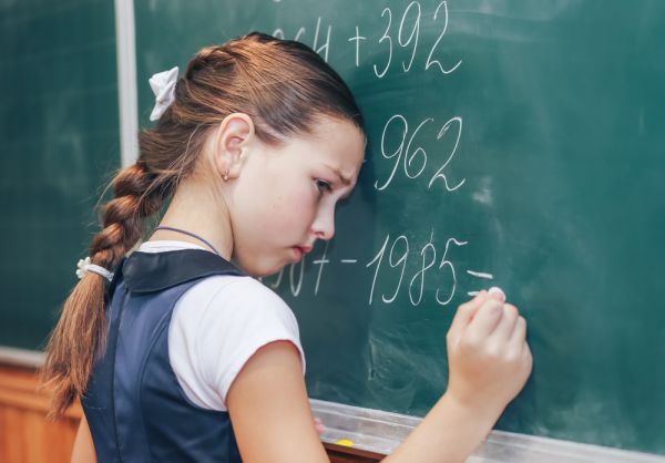 Παιδιά: Πώς τα επηρεάζει ο φόβος να μην πάρουν καλούς βαθμούς; | imommy.gr